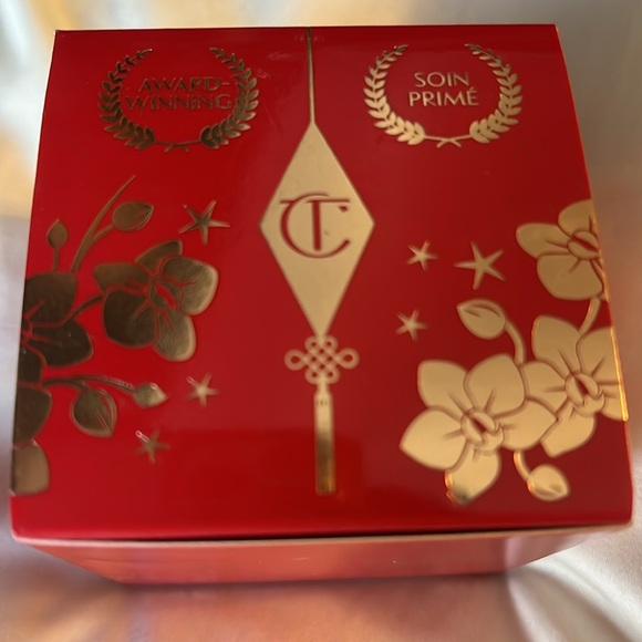 Charlotte Tilbury CHARLOTTE'S MAGIC CREAM
50 ML MOISTURISER - Picture 2 of 11